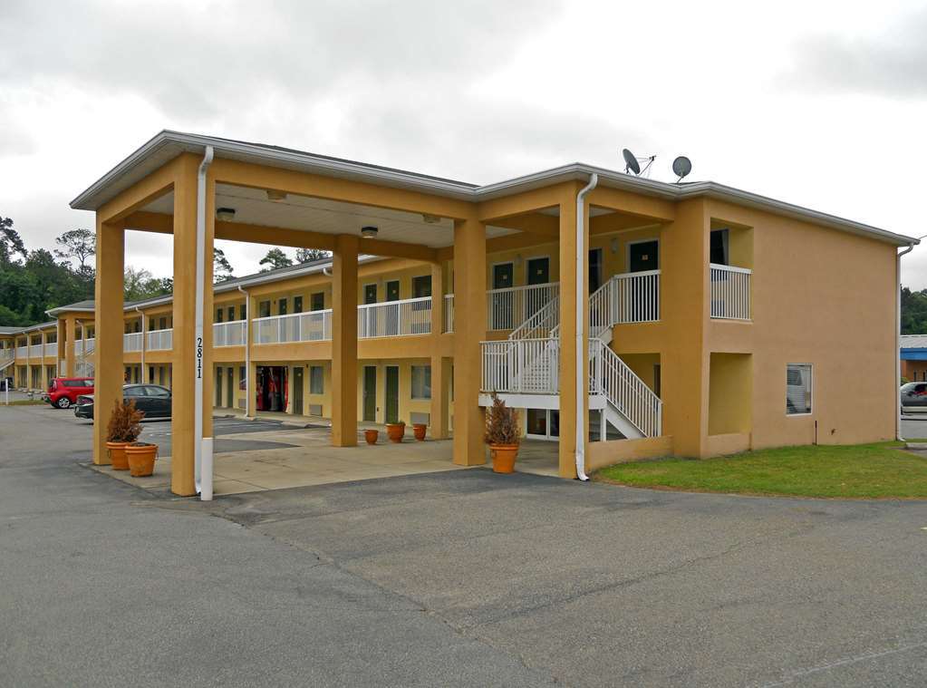 Red Roof Inn Valdosta - University Exterior photo